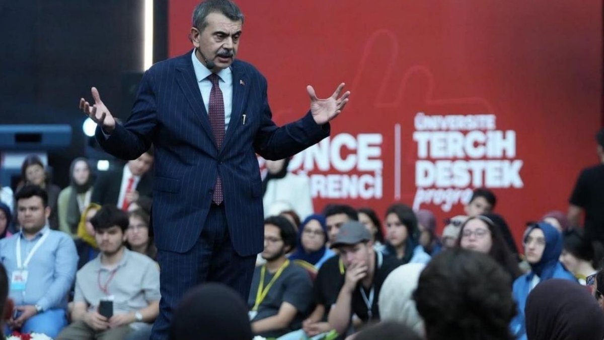 Bakan Tekin’den Serbest Kıyafet Açıklaması: “Bazı Olumsuzluklar Ortaya Çıktı”