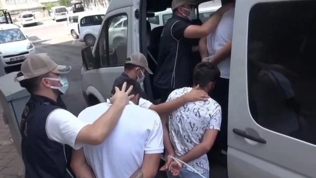 Uyuşturucu Ve Fuhuşla Mücadele İddiasıyla Darbedilen İki Kişi İçin 3 Şüpheli Tutuklandı
