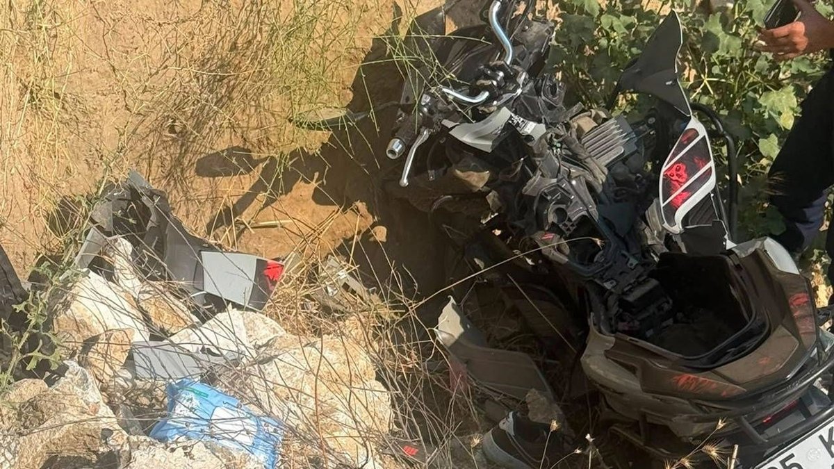 İzmir’de Şarampole Devrilen Motosikletin 18 Yaşındaki Sürücüsü Hayatını Kaybetti