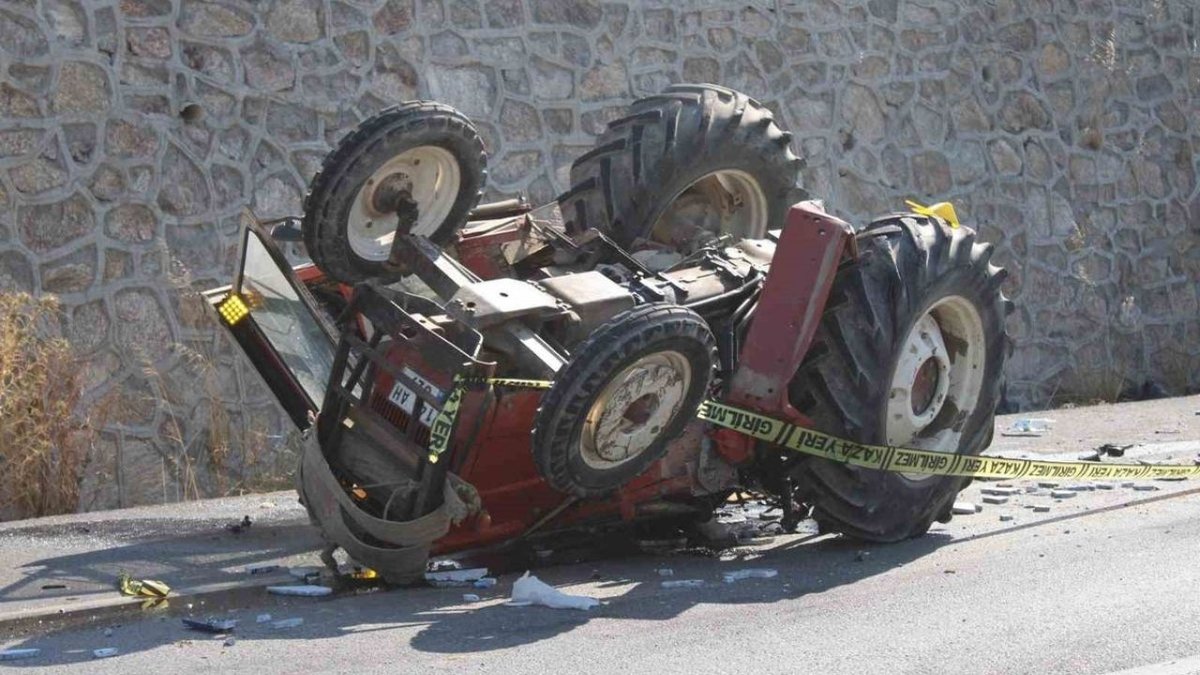 Aydın’da Traktör Ve Tır Çarpıştı: 1 Ölü, 2 Yaralı