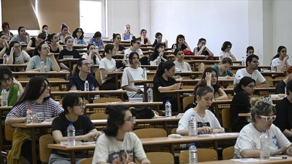 Üniversite Öğrencilerine Burs Müjdesi: Aylık Destek 8 Bin Liraya Kadar Çıkıyor
