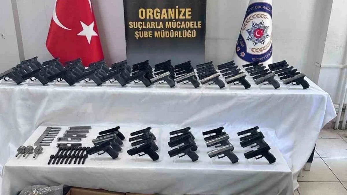 İzmir Merkezli 2 İlde Yasa Dışı Silah Operasyonu: 13 Şüpheli Gözaltında