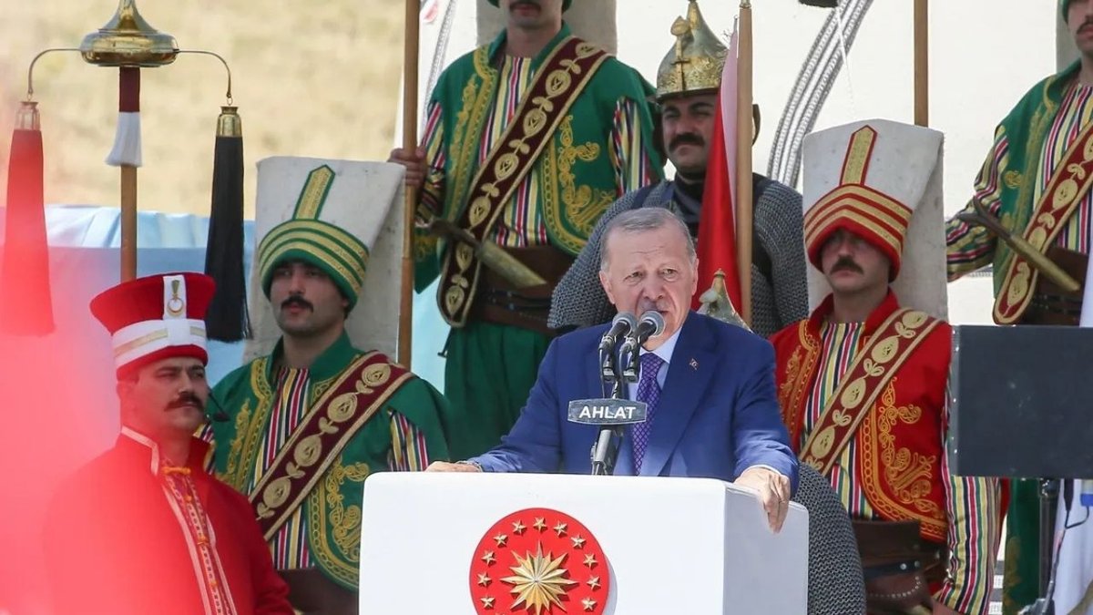 Cumhurbaşkanı Erdoğan’dan Malazgirt’te Tarihi Mesajlar