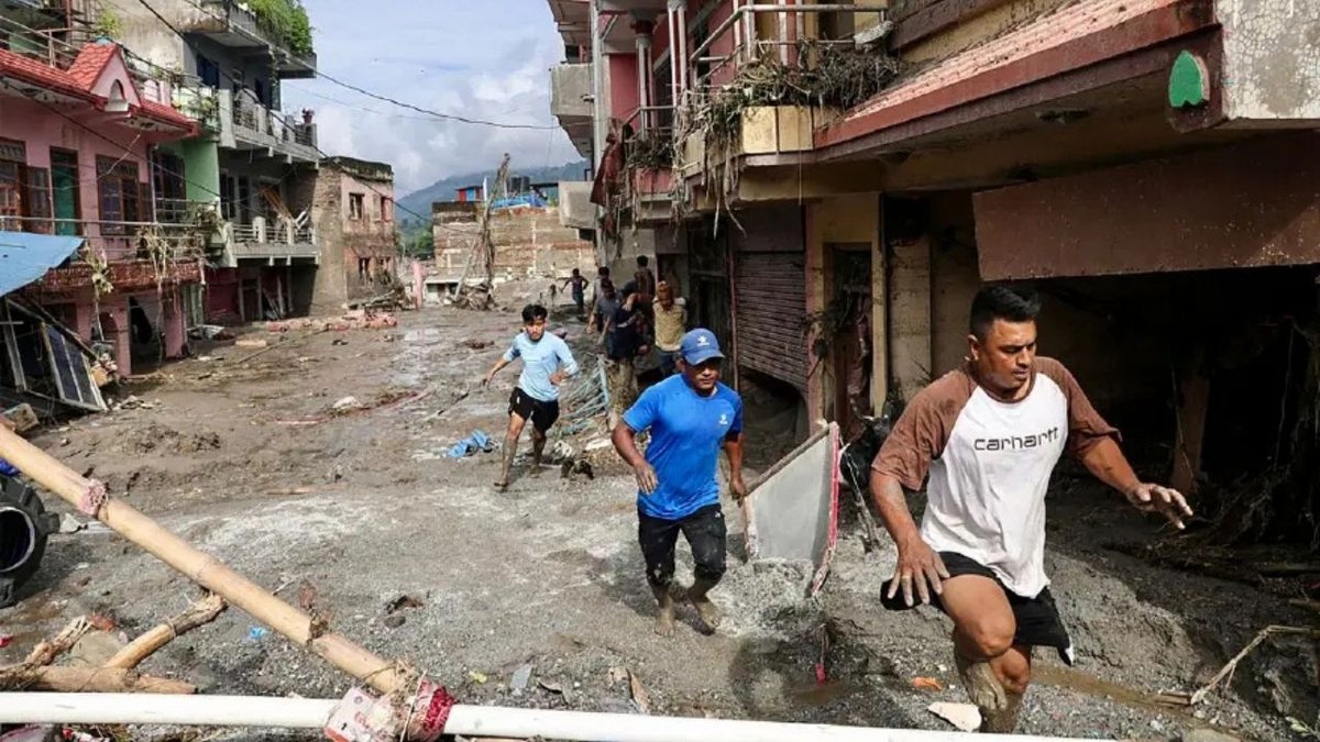 Nepal Ve Çin Sınırındaki Sel Felaketinde Can Kaybı 919'a Ulaştı