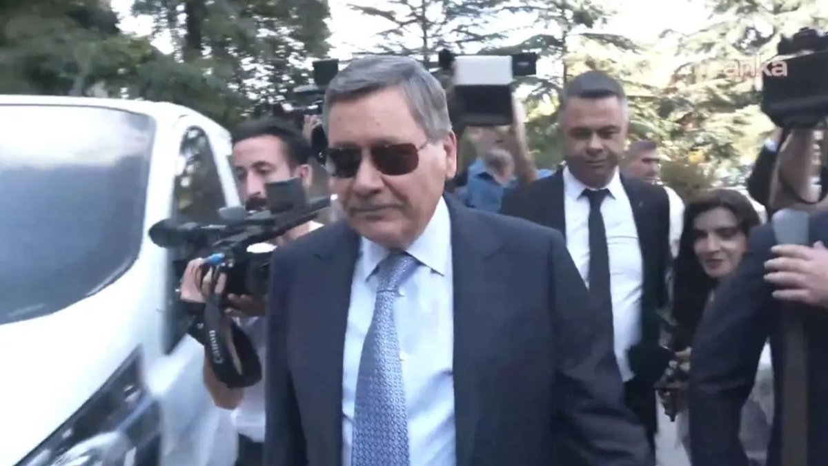 Melih Gökçek’ten Sakız Tartışmasına Yanıt: “Adliyeye Adım Attığımda Bitti”