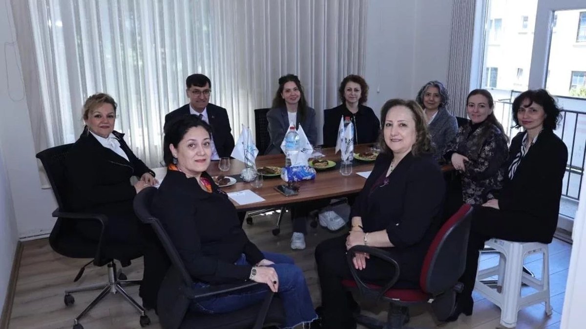 Kütahya Belediye Başkanı Eyüp Kahveci, Kadın İş İnsanlarıyla Bir Araya Geldi