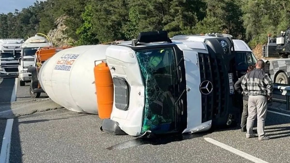 Marmaris’te Beton Mikseri Devrildi: Trafik Bir Süre Aksadı