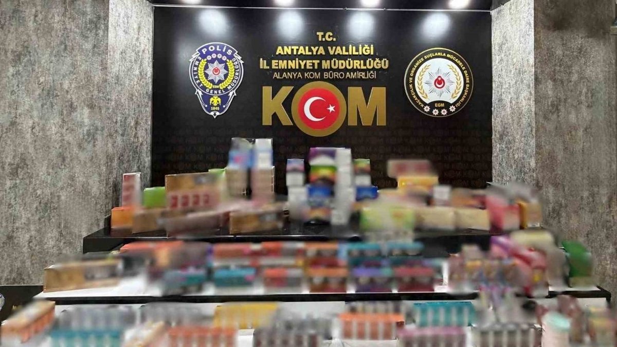 Antalya’da Kaçakçılık Operasyonlarında Silah ve Kaçak Ürünler Ele Geçirildi