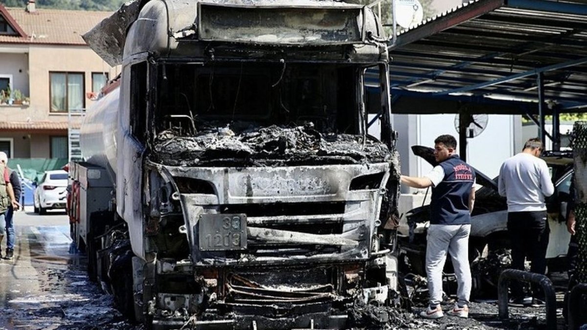 Muğla Fethiye’de Akaryakıt İstasyonunda Yangın Paniği: Araçlar Kül Oldu