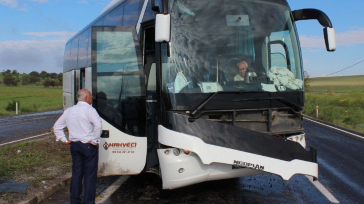 Nevşehir yolunda tur otobüsü kazası: 14 kişi yaralandı