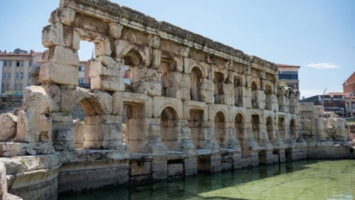 2 Bin Yıldır Akan Termal Suyu ile Kral Kızı Roma Hamamı Ziyaretçilerini Büyülüyor