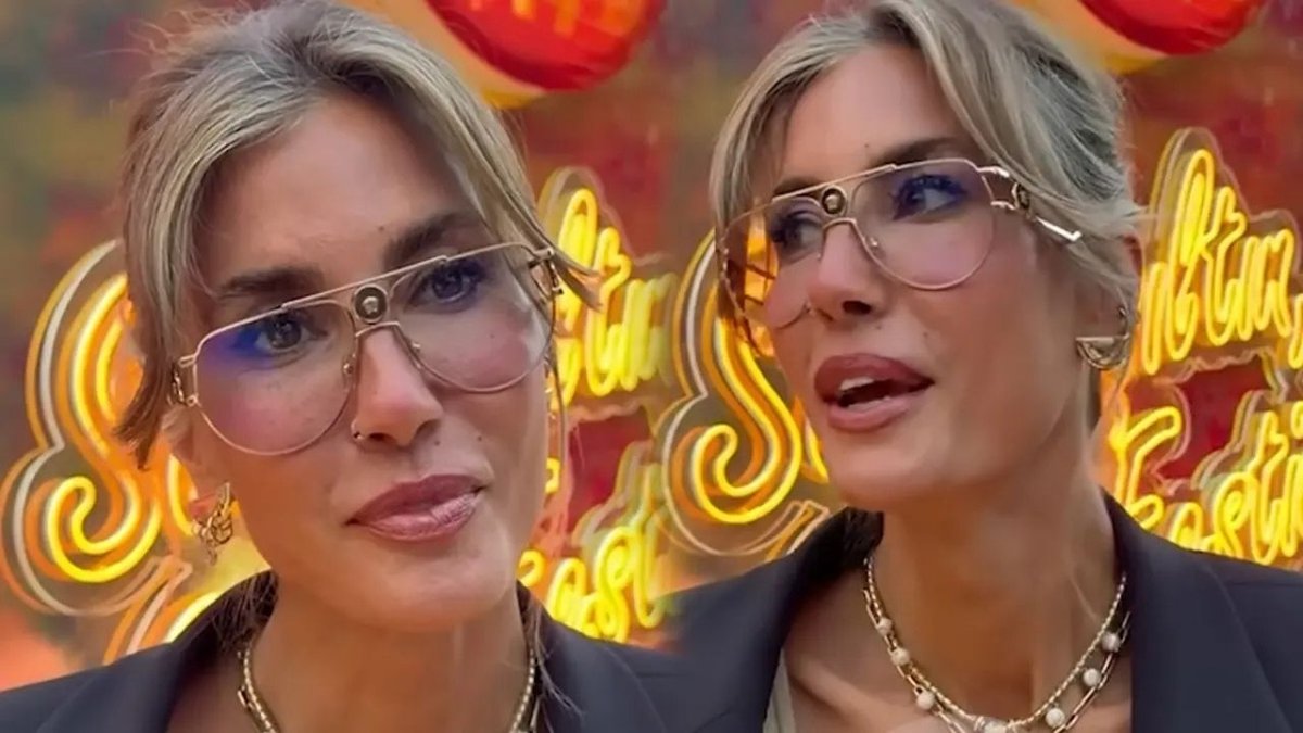Çağla Şikel 36 Yıl Sonra Aynı Merdivenlerde Sahneye Çıktı: Nostalji Dolu Anlar Sosyal Medyada Paylaşıldı