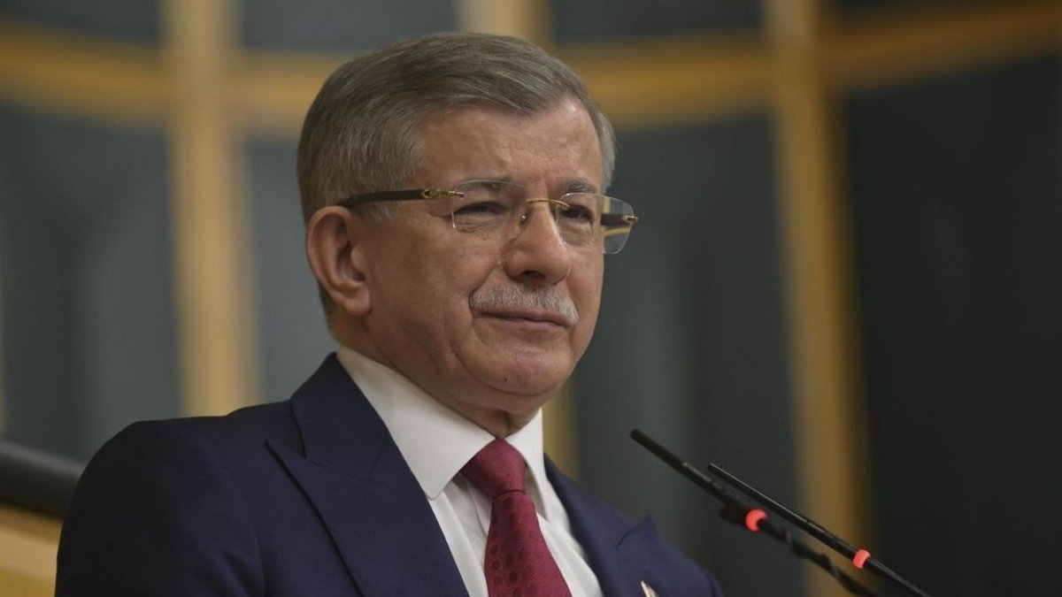 Davutoğlu Atina’da Kıbrıs Tartışmasında Türkiye’nin Tezlerini Savundu