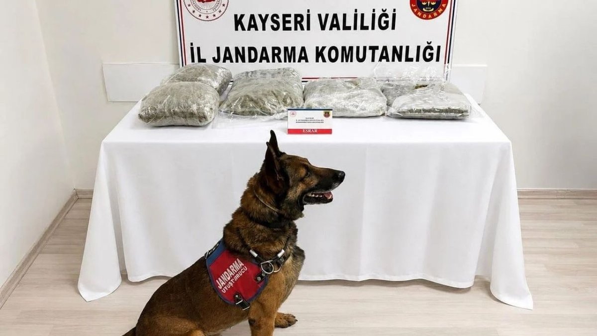 Kayseri’de Jandarmadan Uyuşturucu Operasyonu Araçtan 5 Kilo Madde Çıktı