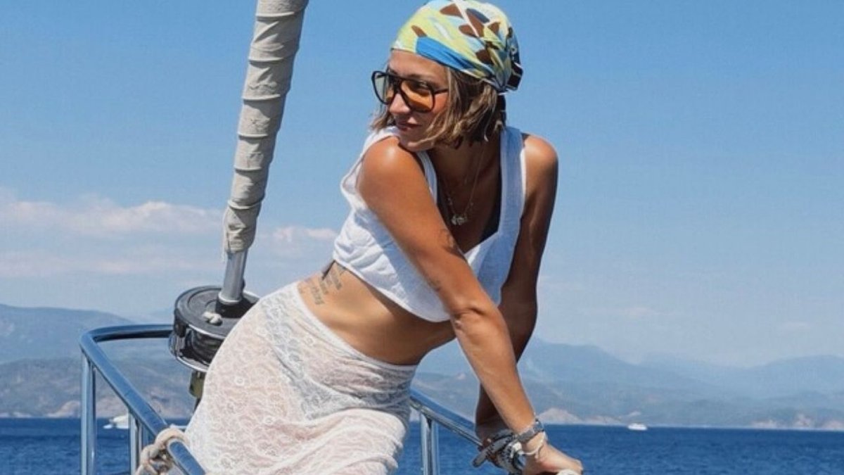 Zeynep Bastık’tan Yaz Enerjisi Dolu Tekne Kaçamağı